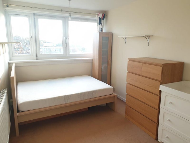 Room Fontley Way in Greater London