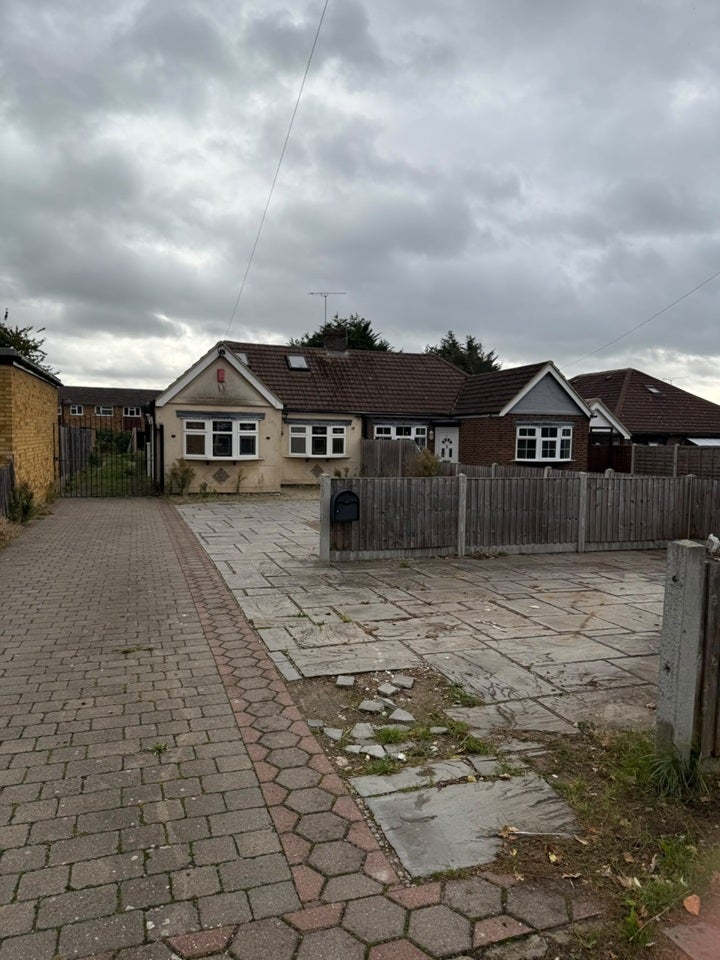 House Lodge Lane in Greater London