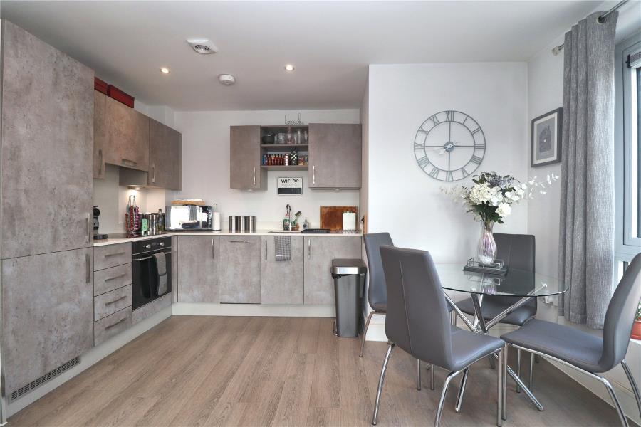 Flat Marlborough Road in Woking