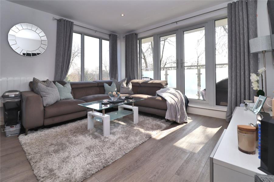 Flat Marlborough Road in Woking