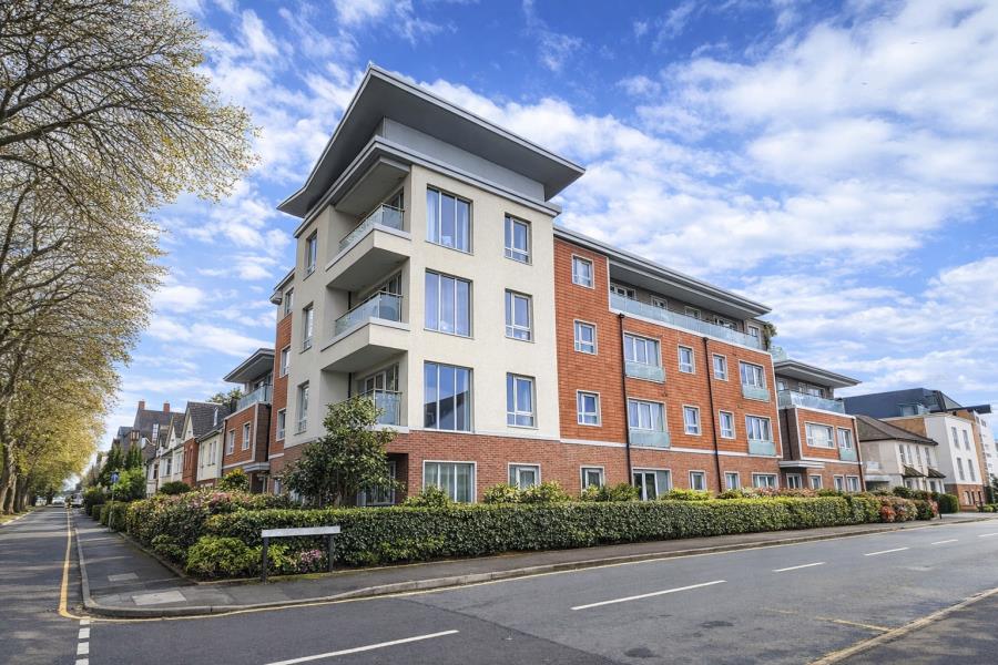 Flat Marlborough Road in Woking