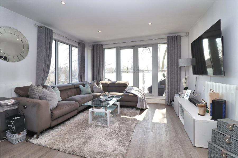 Flat Marlborough Road in Woking