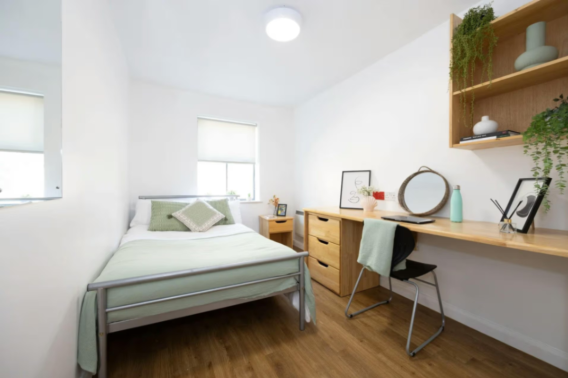 Flat Hotwell Road in Bristol