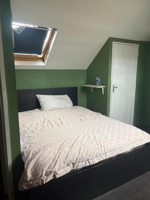 Room Dawlish Road in Greater London