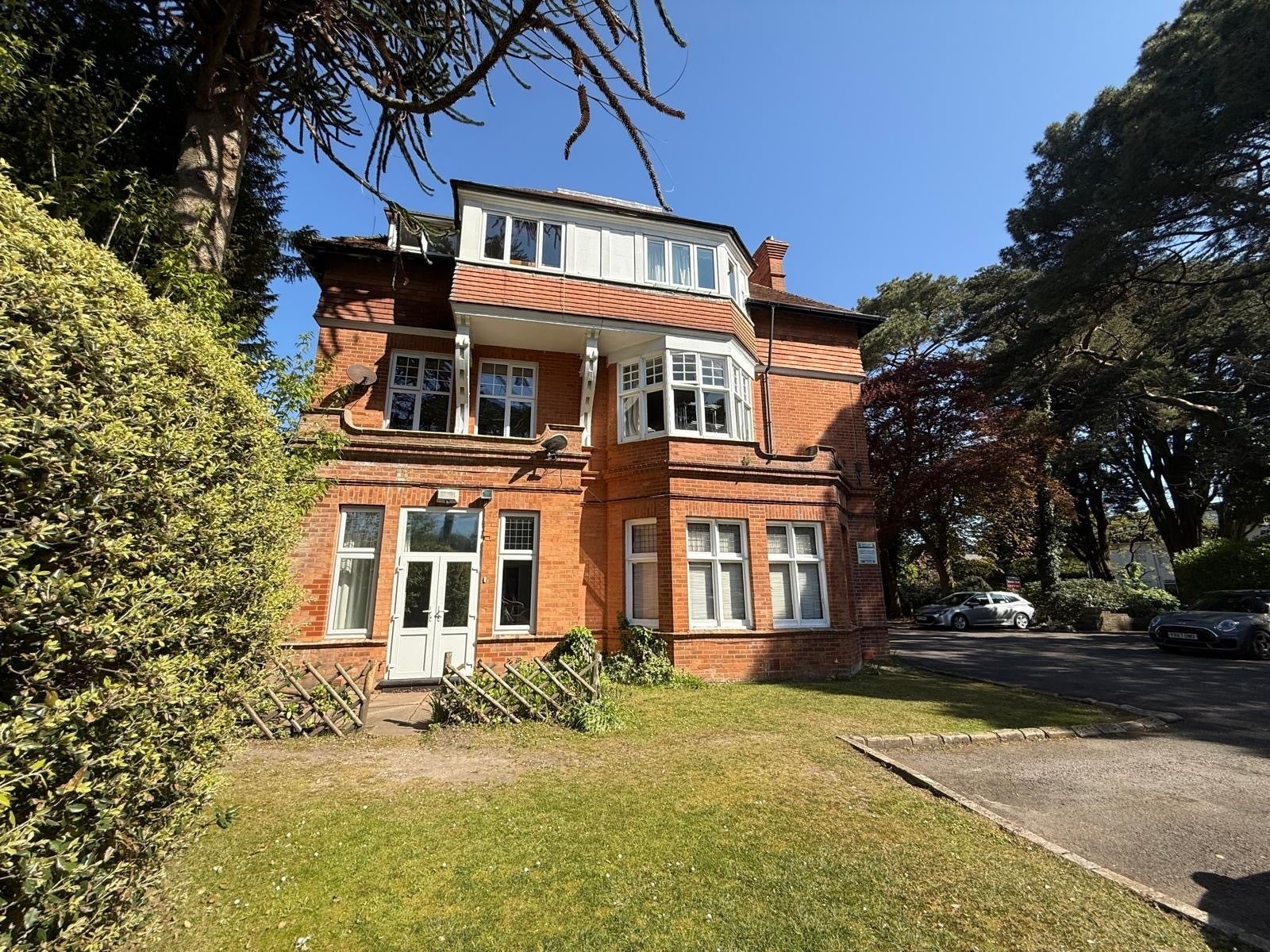 Flat Derby Road in Bournemouth