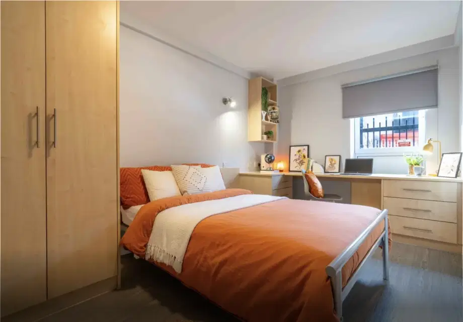 Room Fitzwilliam Street in Sheffield
