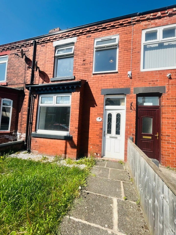 House Beech Hill Lane in Wigan