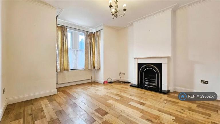 Room Sidney Road in Borough of Spelthorne