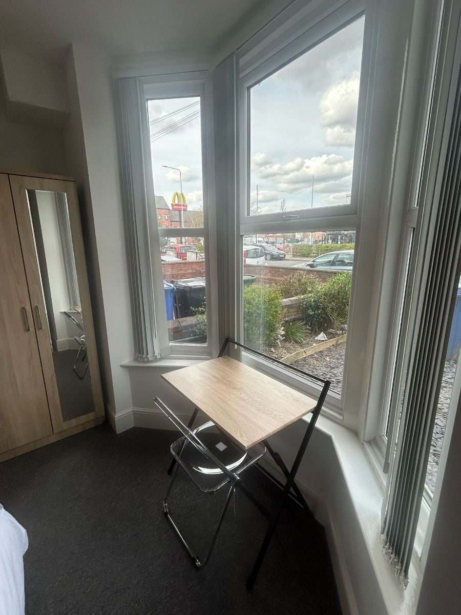 Room Grimsby Road in Cleethorpes