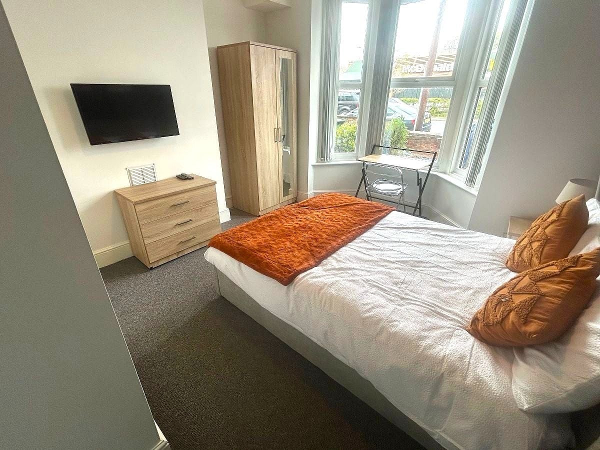 Room Grimsby Road in Cleethorpes