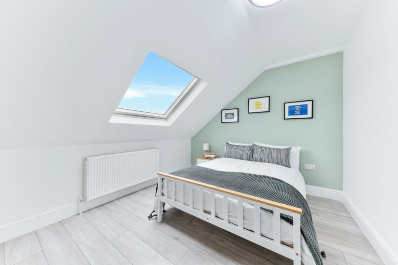 Room London Road in Greater London