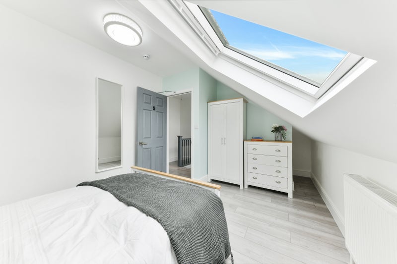 Room London Road in Greater London