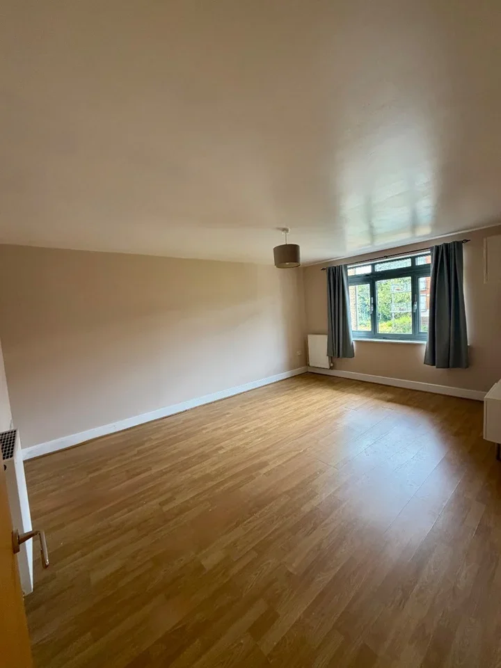 Flat Wallis Place in Maidstone