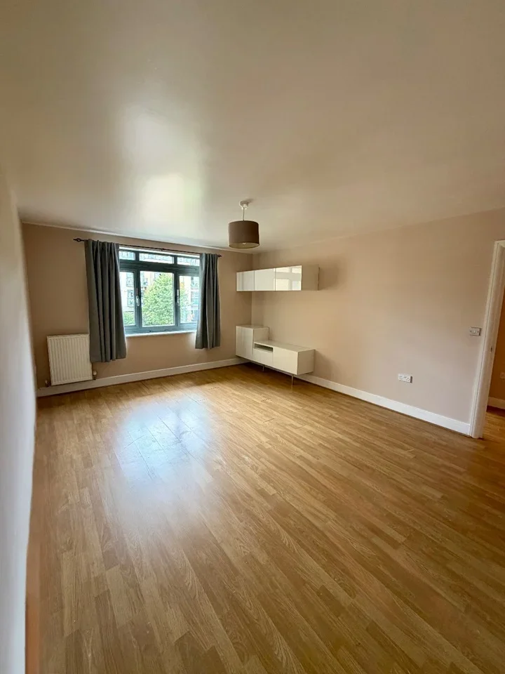 Flat Wallis Place in Maidstone