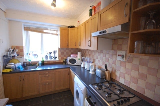 Room Garratt Lane in Greater London