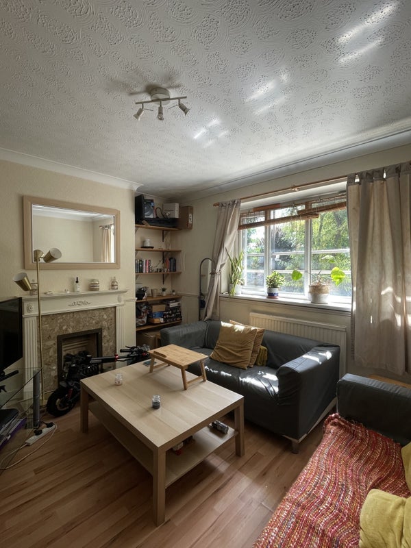 Room Garratt Lane in Greater London