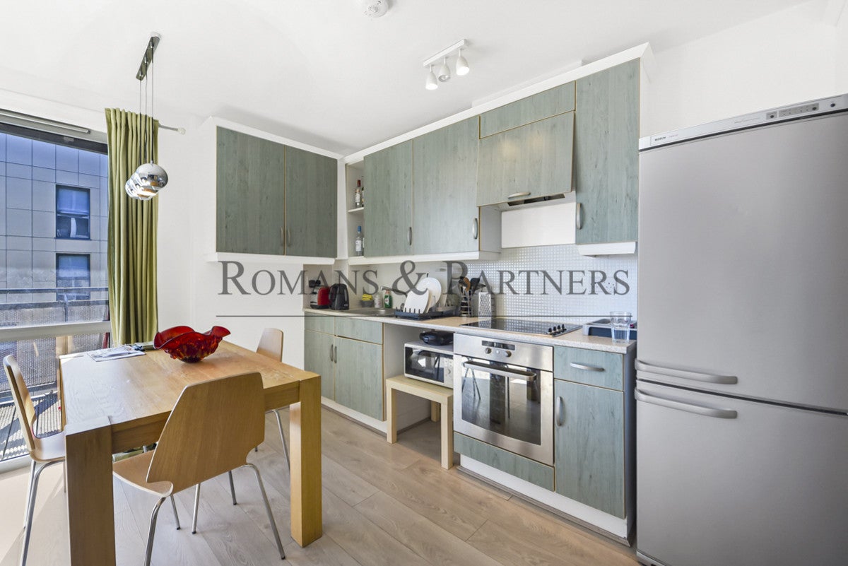 Flat Victoria Road in Greater London