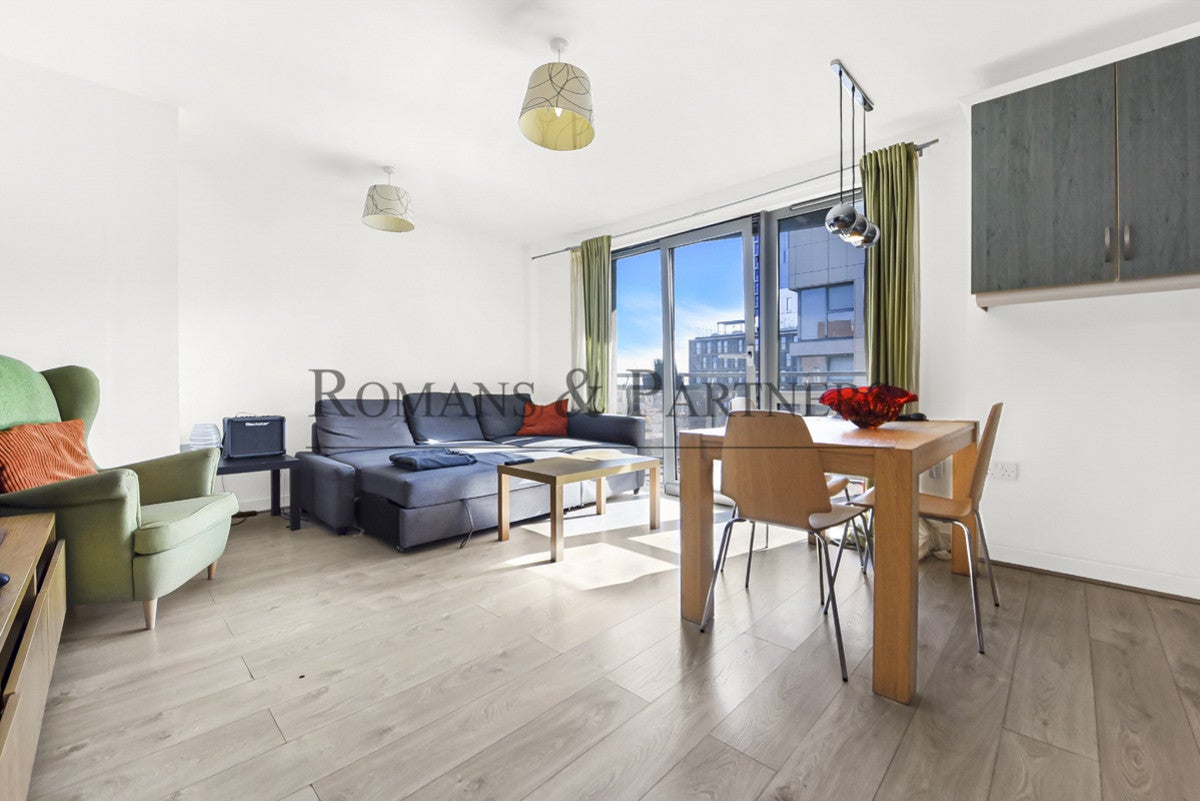 Flat Victoria Road in Greater London