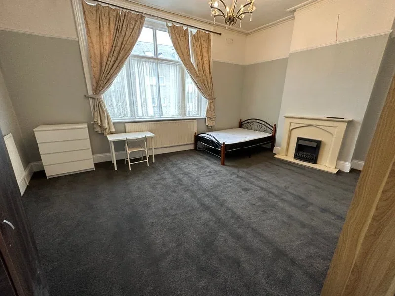 Room Harrow Road in City of Westminster