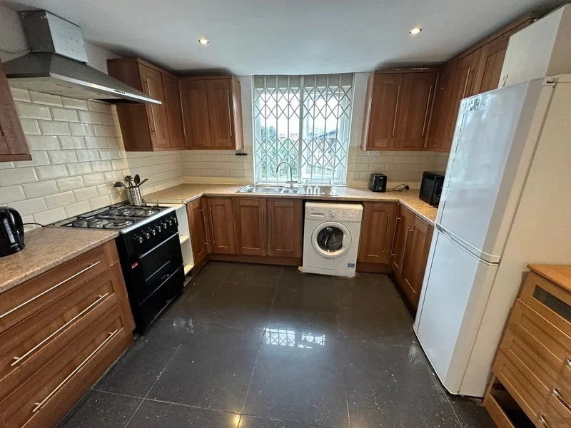 Room Harrow Road in City of Westminster