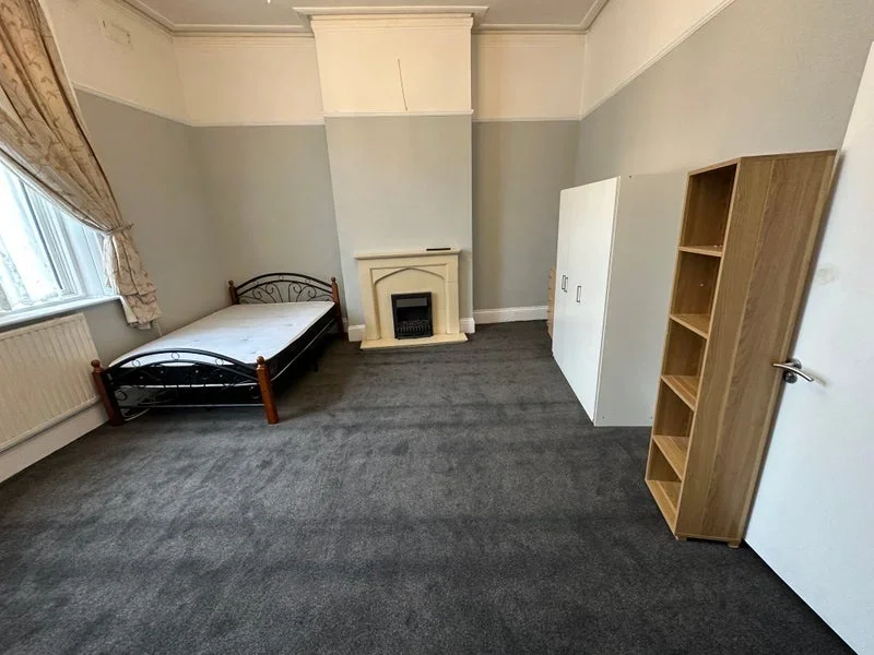 Room Harrow Road in City of Westminster