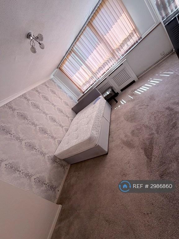 Room Tawney Road in Greater London