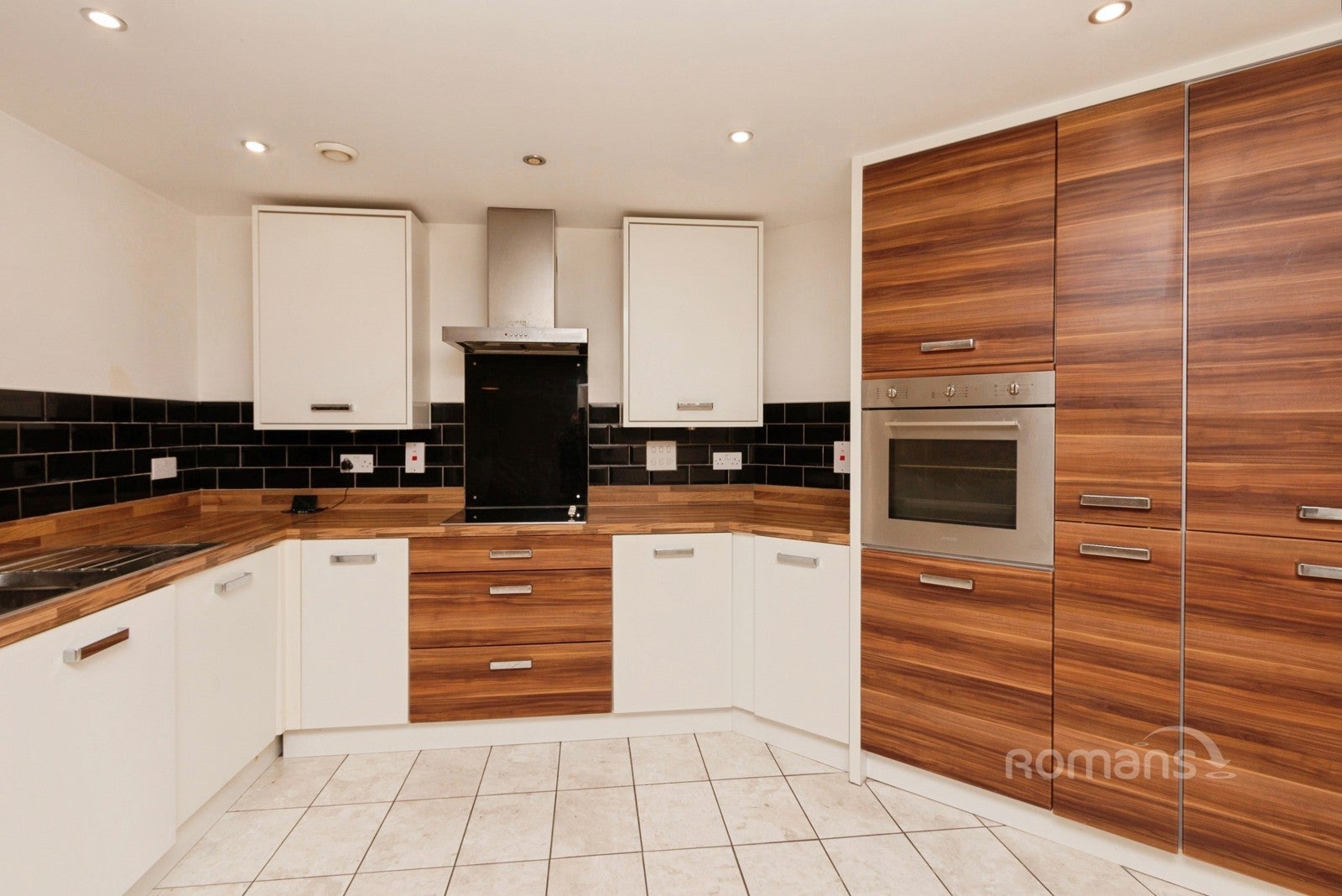 Flat Wallis Square in Rushmoor