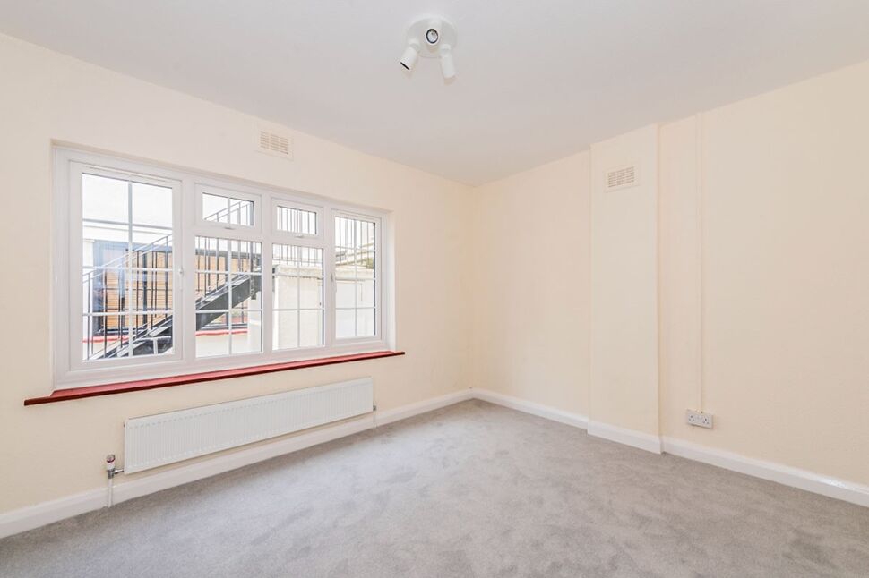 Flat Stafford Road in Greater London