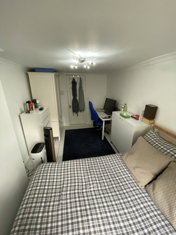 Flat Dunstan's Road in Greater London
