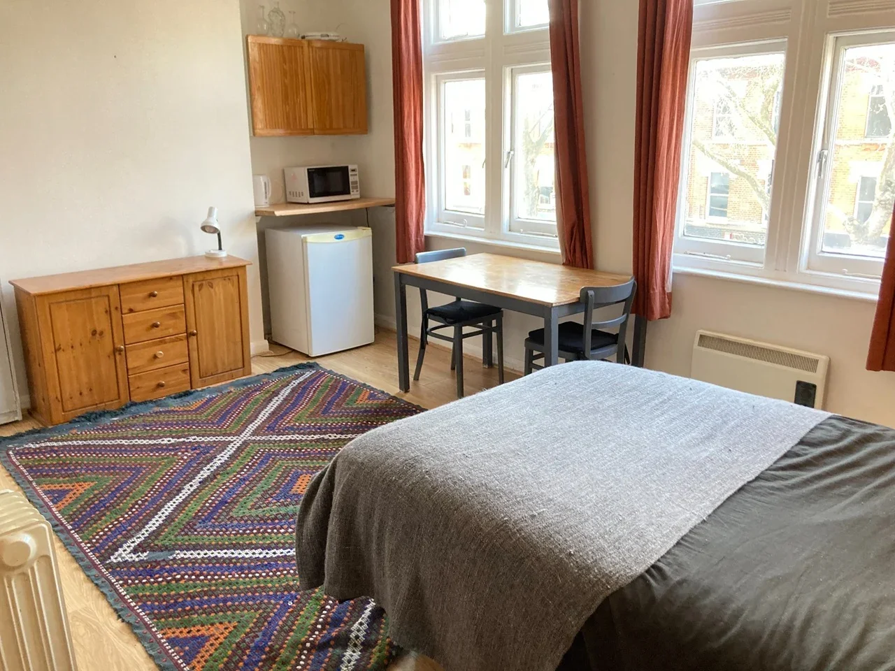 Room Chiswick High Road in Greater London