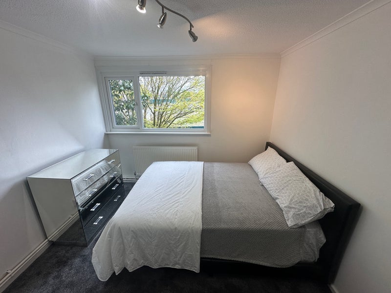Room Glyne Way in Basildon