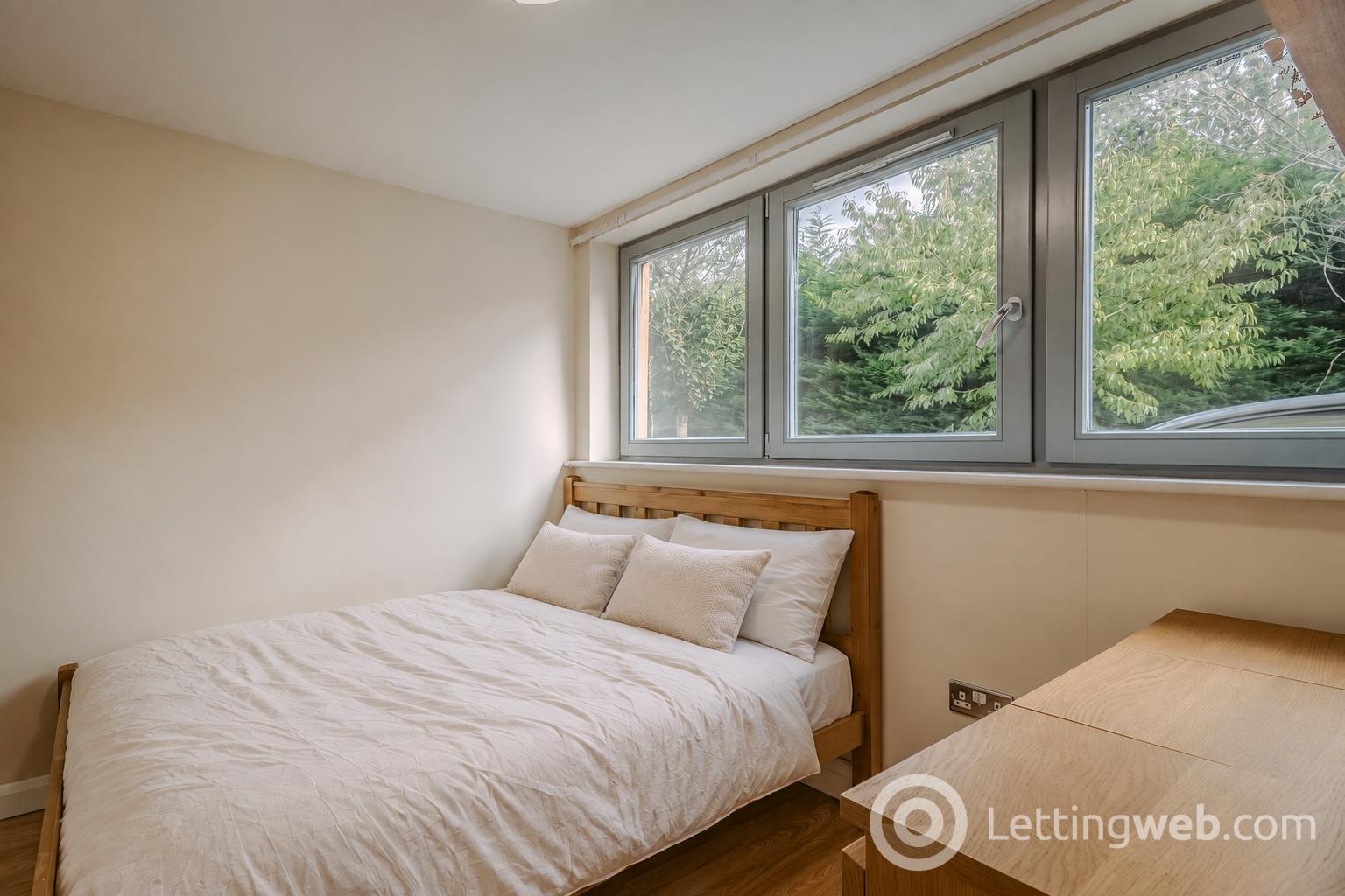Room Slateford Road in City of Edinburgh