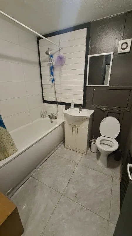 Room Lanark Square in Greater London