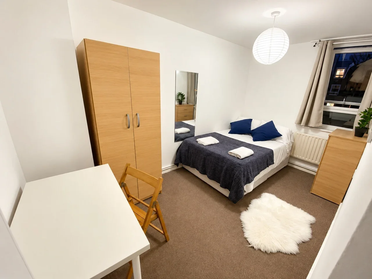 Room Lanark Square in Greater London