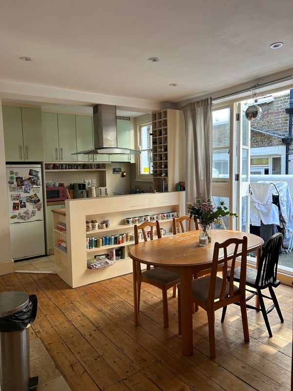 Room Latchmere Road in Greater London