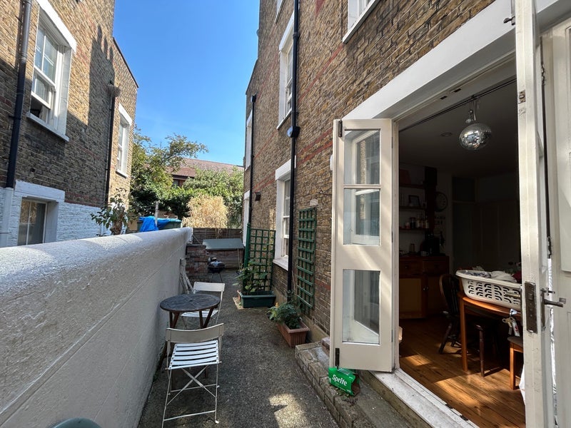Room Latchmere Road in Greater London