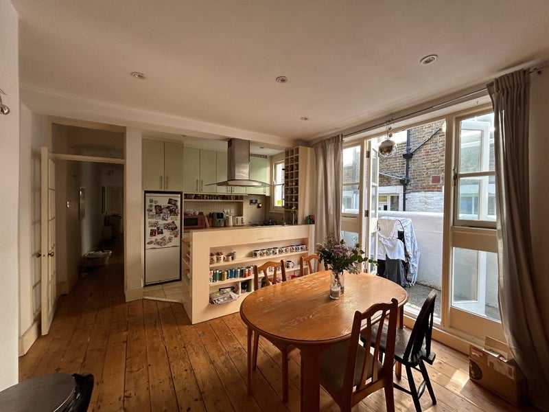 Room Latchmere Road in Greater London
