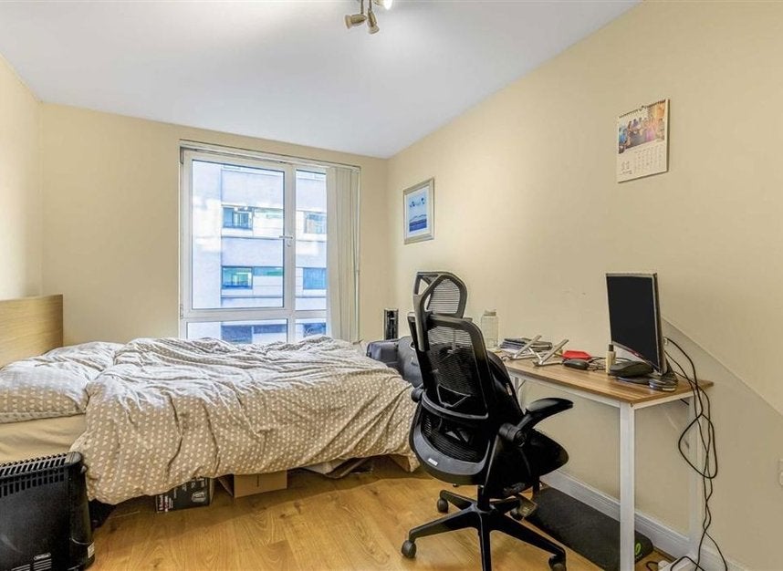 Flat Long Lane in Greater London