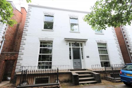 Flat St Mary's Terrace in Royal Leamington Spa