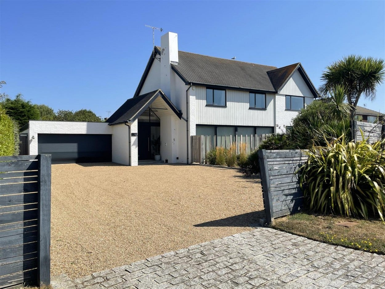 House Tamarisk Way in Arun
