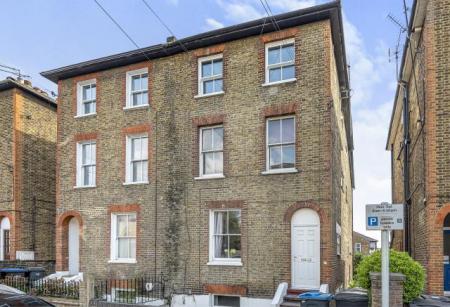 Flat St Andrew's Road in London