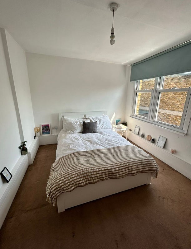 Room Overton Road in Greater London