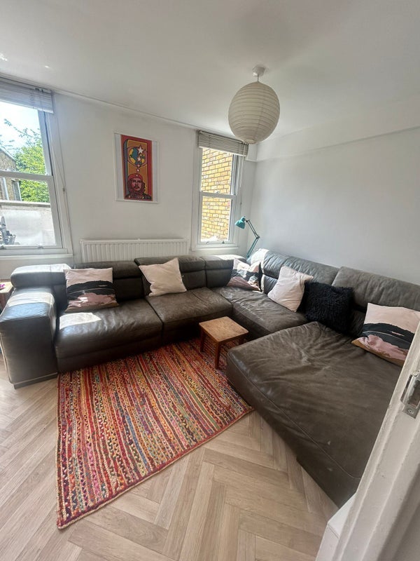Room Overton Road in Greater London
