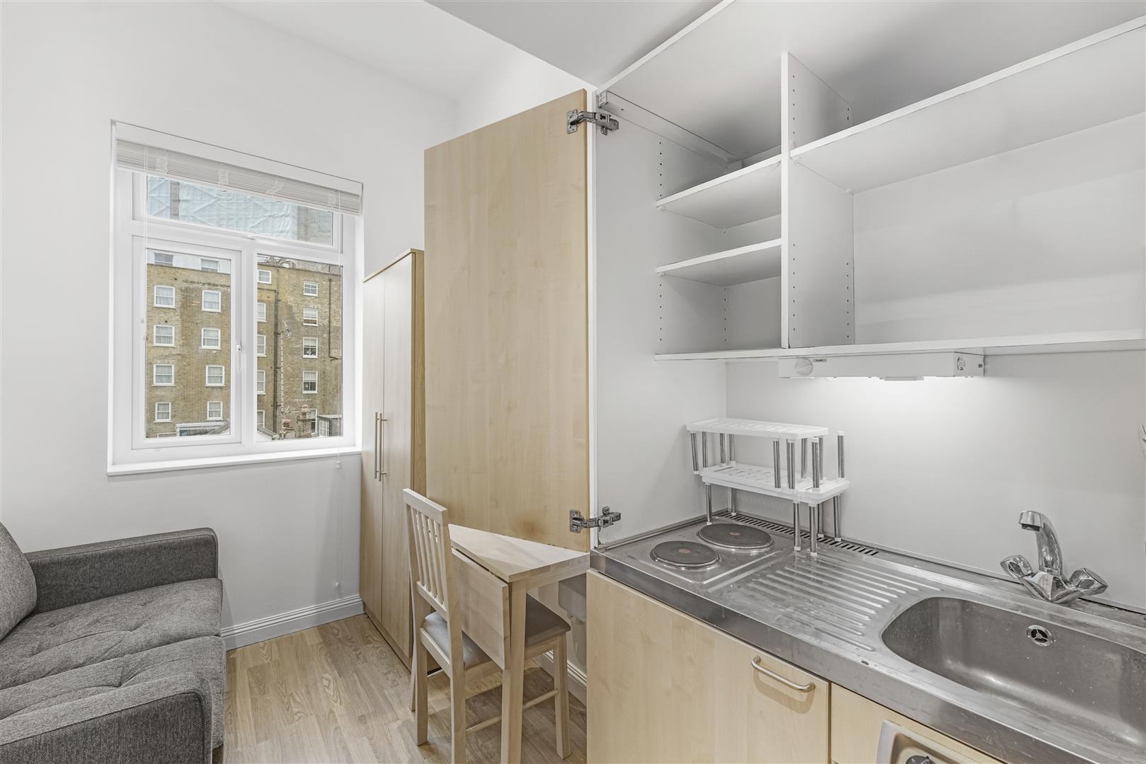 Flat Courtfield Gardens in Greater London