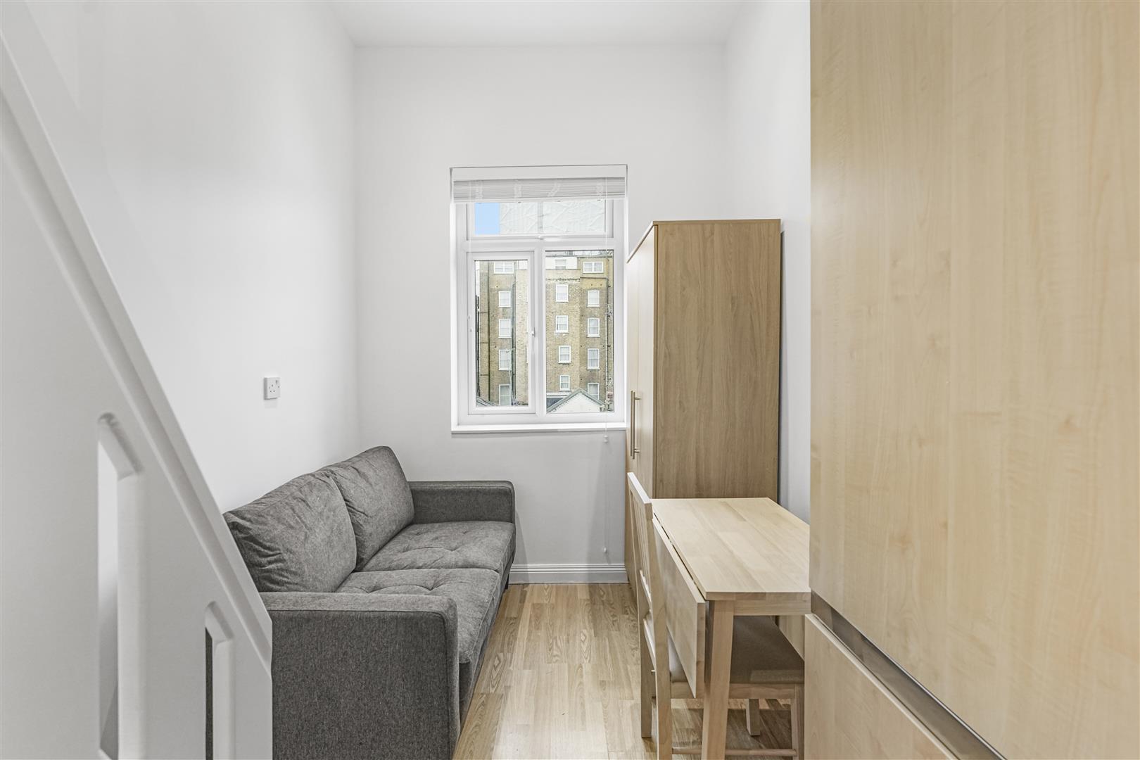 Flat Courtfield Gardens in Greater London