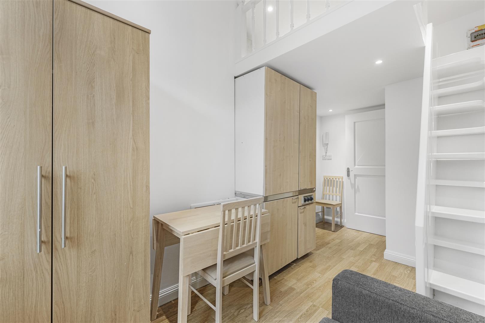 Flat Courtfield Gardens in Greater London