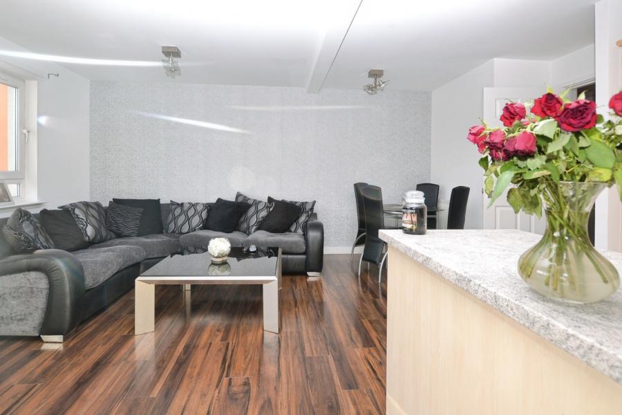 Flat Albion Gardens in City of Edinburgh