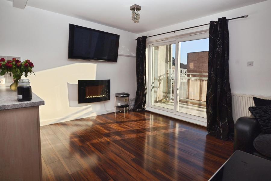 Flat Albion Gardens in City of Edinburgh