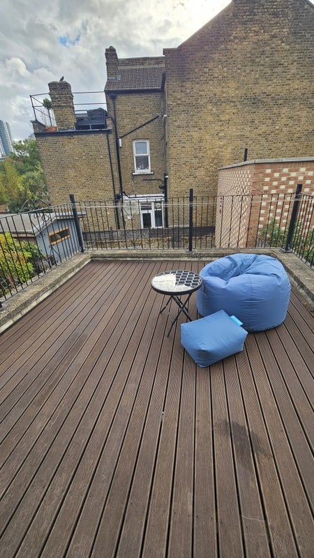 Room Hermitage Road in Greater London