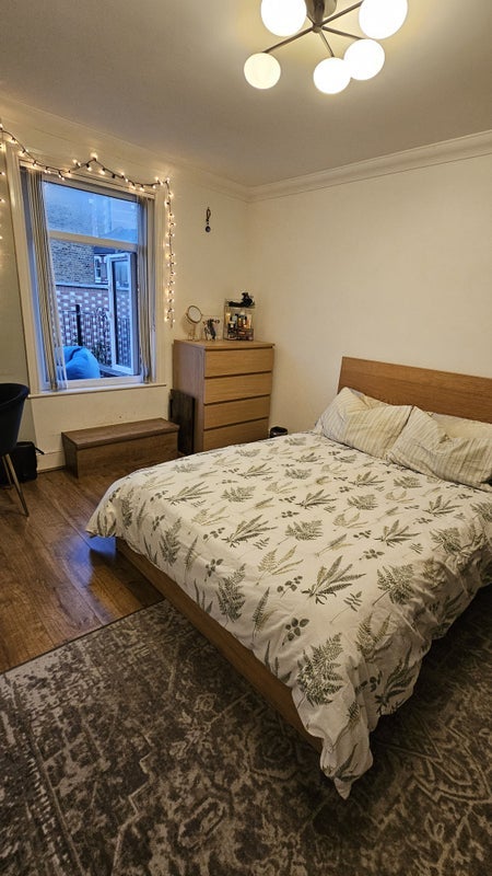 Room Hermitage Road in Greater London